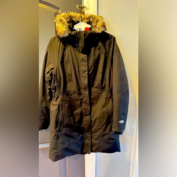 LIKE NEW - Women’s XL NORTH FACE down jacket.Color is...